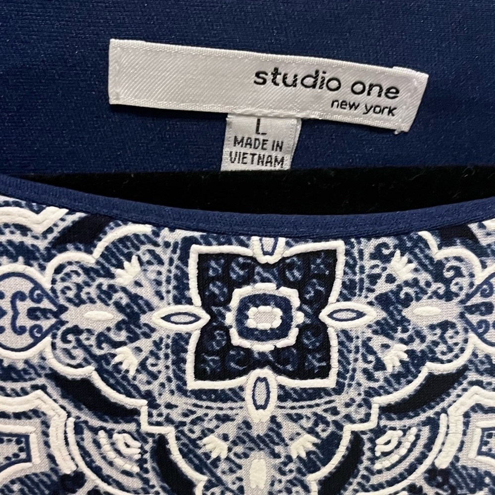 Max Studio New York Navy and White Patterned Dress. - Picture 5 of 6